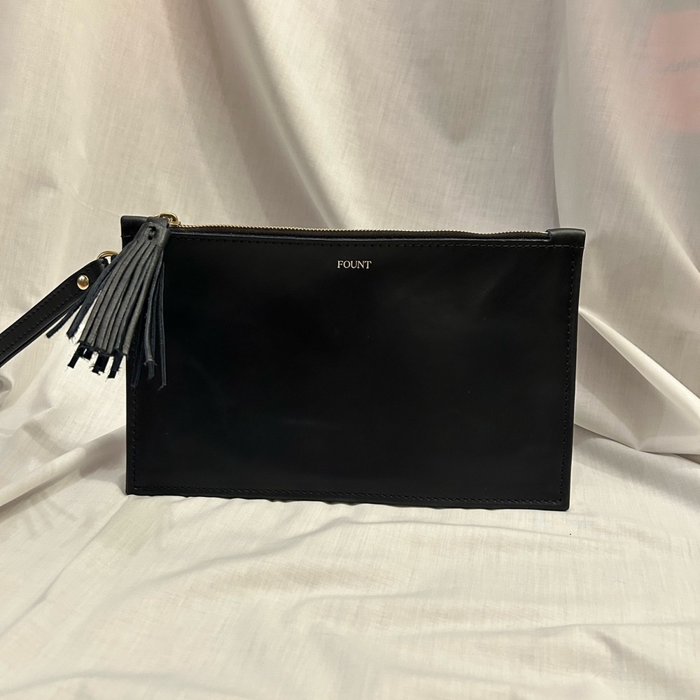 Fount Finley Clutch